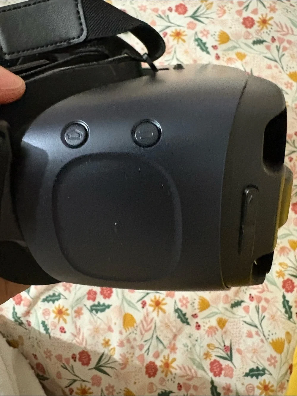 The Samsung Gear VR oculus headset 2015 no remote included